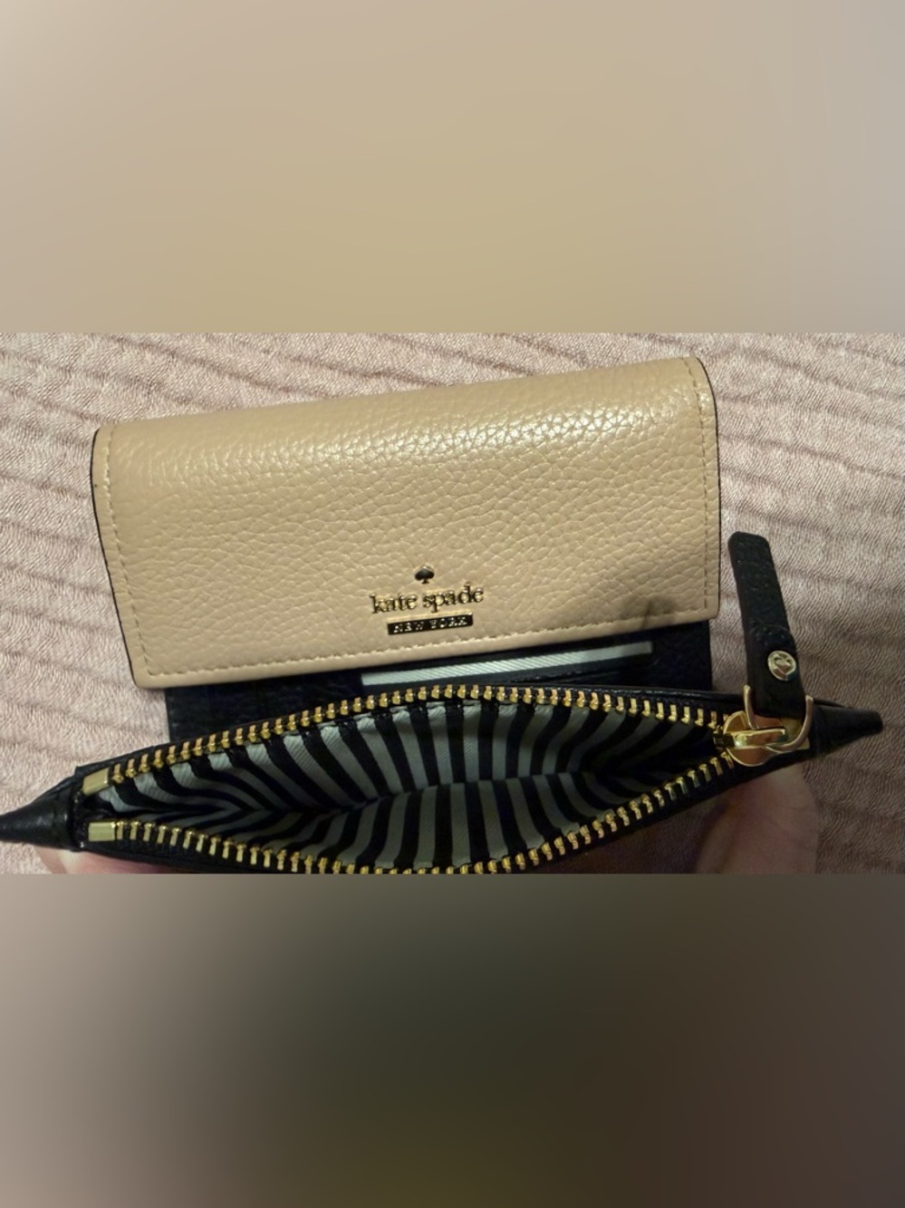 Kate Spade ♠️ Two-Tone Light Tan and Black Pebbled Leather Wallet - Picture 5 of 11